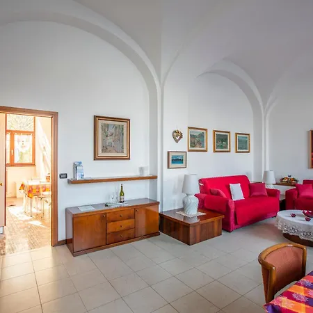 Promenade & Lakefront Bellano