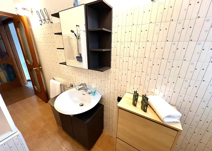 Promenade & Lakefront * בלאנו