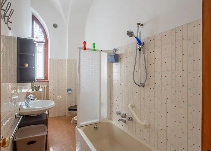 Promenade & Lakefront Apartment *