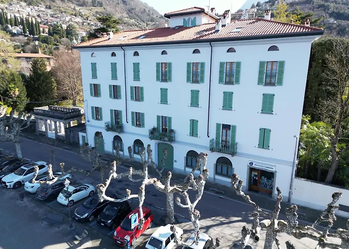 Promenade & Lakefront Apartment